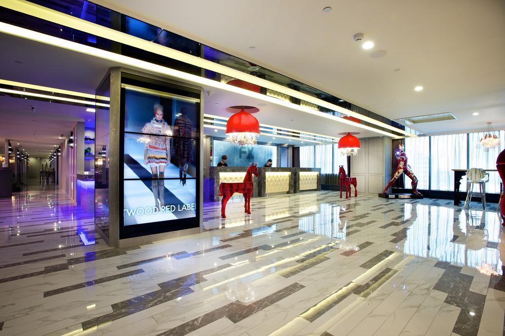 Fx Hotel Тайнан Екстериор снимка