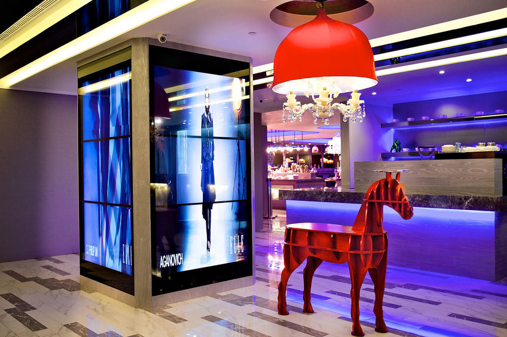 Fx Hotel Тайнан Екстериор снимка
